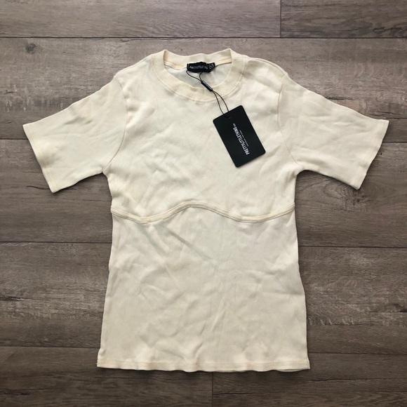 PrettyLittleThing Binding Detail Ribbed Knit Tee - Picture 3 of 5